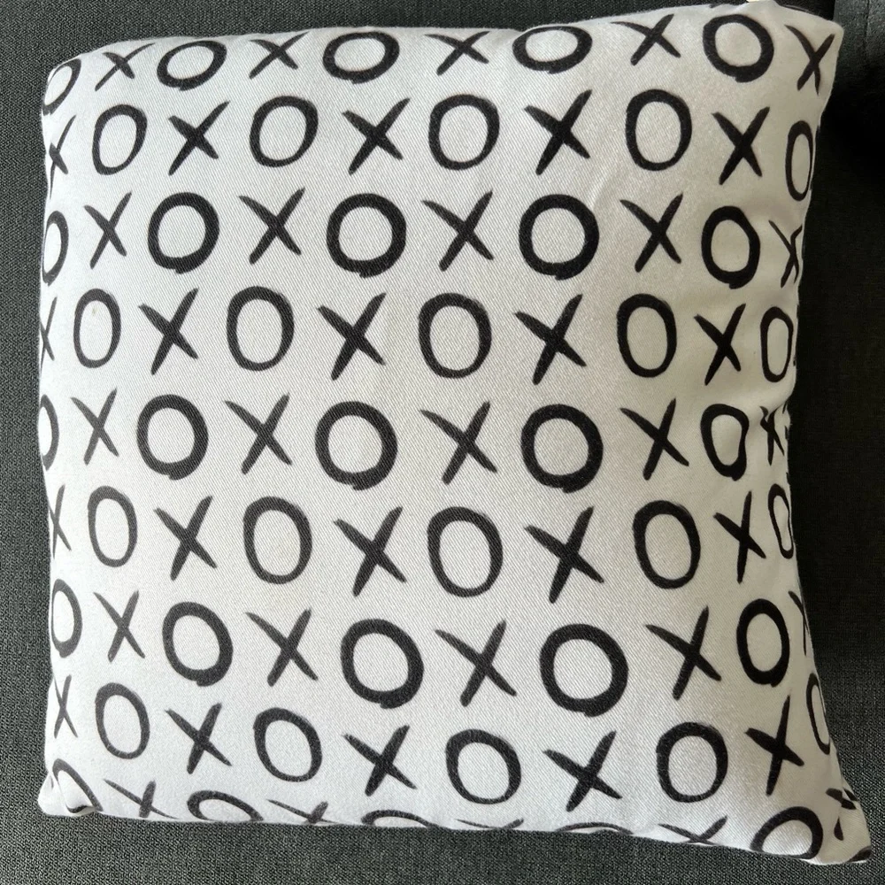 Stylish set of 3 pillows